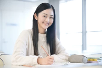 受験勉強に打ち込む