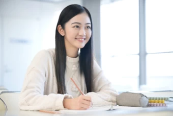 受験勉強に打ち込む