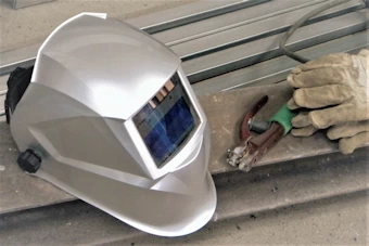 溶接作業の保護具等