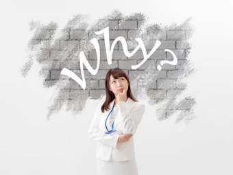 講義をする女性