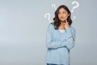 疑問を感じる女性