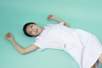 転倒した看護師