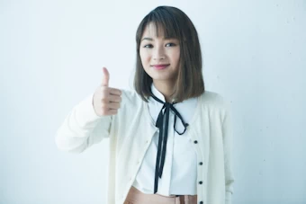 前向きな女性のイメージ