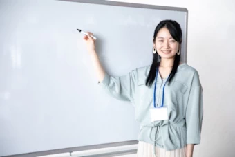 研修の講師の女性