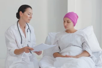 癌患者と医師